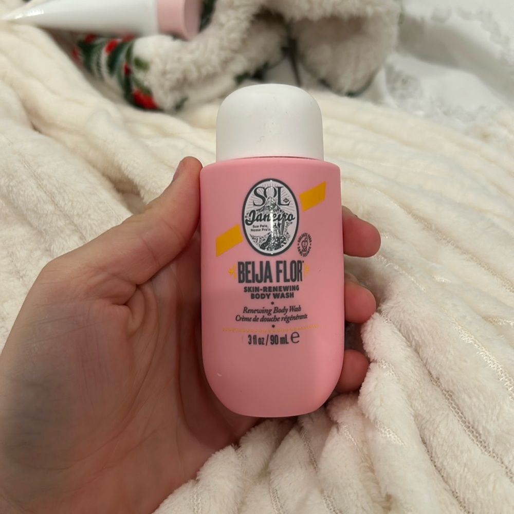 SOL DE JANEIRO “BEIJA FLOR” BODY WASH